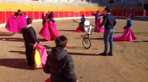 Imanol Sánchez enseñando a torear de Salón.